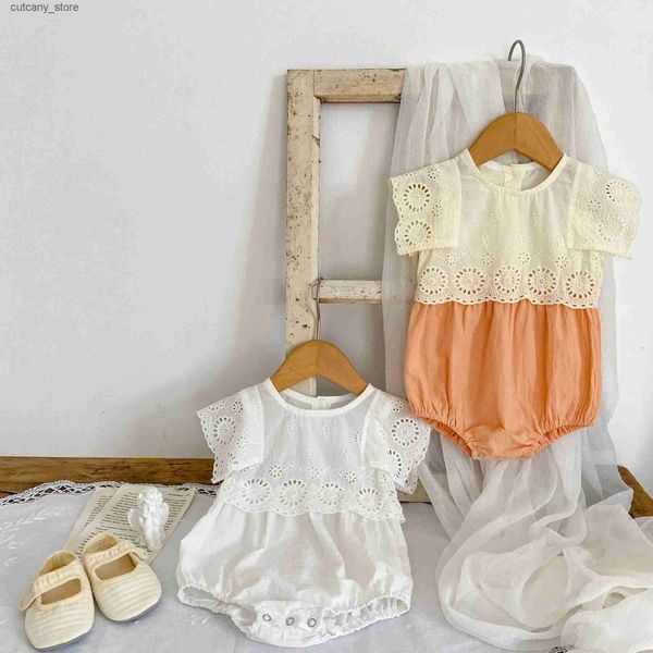 Combinaisons Été évider dentelle blanc à manches courtes bébé barboteuse Patchwork Floral Style coréen coton enfants barboteuse pour les filles L240307