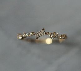 Junerain Gold Cz Anillos de boda de cristal para mujeres Delicadas Micro Cubic Zirconia Anillo de compromiso delgada delgada delgada delgada 4857044