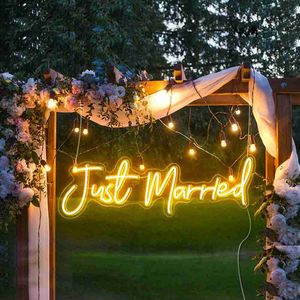 Recién casados, letreros de neón para decoración de pared de boda, regalo, fiesta, compromiso, luces de neón LED personalizadas, letreros para dormitorio, hogar, neón HKD230825