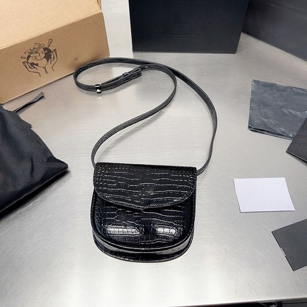 KAIA Diseñador Saddle Bag Alligator Bolso de hombro Mujeres Luxury Bolsas Crossbody Bolsas de cuero Comprador de bolsas de mensajería Pequeño 8a Bolso negro blanco.