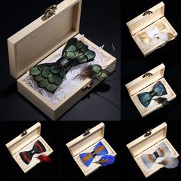 Kamberft Design Handmade Feather Bow Boot Broche Box en bois ensemble Tie en cuir en cuir en arc pour hommes de haute qualité pour le banquet de fête de mariage 240407
