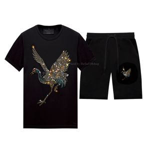 Chándales informales de verano con diamantes de imitación para hombre, 2 piezas con diseños, camisetas de manga corta con cuello redondo y pantalones cortos, conjunto negro