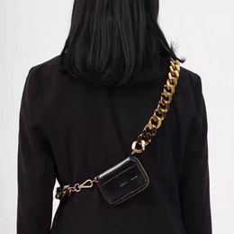 Kara Designers Femme Sacs 2021 Fashion Trend Sac de chaîne métallique épaisse Portefeuille de vélo noir sacs à main Mini petit sac à main à la poitrine COI255L
