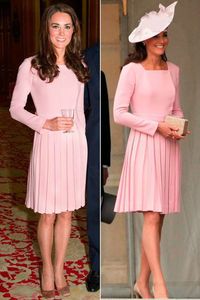 Kate Middleton Robe Rose Élastique Satin Court Robes De Soirée Formelles Avec Manches Longues Au Genou Carré Arabe Robe De Célébrité Robe Robe Robes