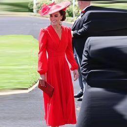 Kate Middleton Prinzessin Frühling Herbst weiblich neue hochwertige Mode Party Promi süß Geburtstag hübsch rot schick elegant lässig Vintage Sexy Midikleid