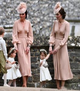 Kate Middleton Eenvoudige chiffon moeder van de bruidjurk met lange mouwen, theelengte, vintage bruiloftsgastjurk, V-hals, oudroze, Form8143830