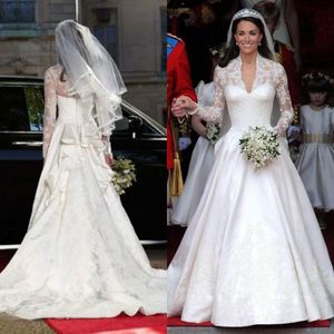 Kate Prachtige Middleton trouwjurken Koninklijke bescheiden bruidsjurken Kant Lange mouwen Ruches Kathedraal Trein Op maat gemaakte bruiden van hoge kwaliteit