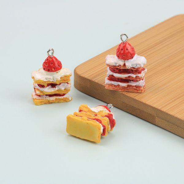 Kawaii mignon résine fraise gâteau breloques pendentifs pour bricolage Simulation nourriture boucle d'oreille porte-clés mode bijoux accessoire