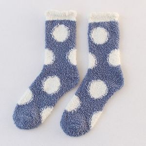 Calcetines cálidos de terciopelo Coral Kawaii para mujer, calcetín encantador de felpa con patrón de puntos y corazón, artículo de calcetines de alfombra para mujer