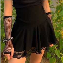 Kayotuas Vrouwen A-lijn Rok Gothic Zwart Kant Rand Hoge Taille Geplooide Punk Stijl Vintage Party Sexy Dames Mini Clubwear W220426