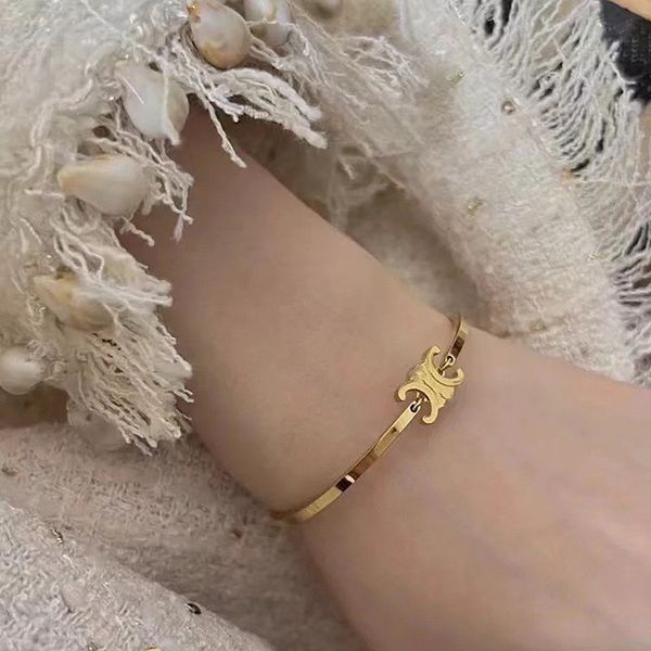 KBHD Charm Bracelets Original Designer Women Women Letter Elegant Love 18K Gold Bangles Bracelet Bracelet Bijoux Lady Party