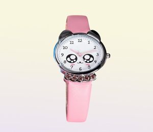 KDM Girl Watch Kids Bling Eyes Mignon Diamond Diamond Afficier Généreau de bracelet en cuir Général Lovely Kid Watches Étudiants Clock LJ2009117683697