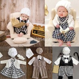 Souvenirs 1 Set Funny born Baby Pography Props Costume Infant Girls Cosplay Grandma Vêtements Po Shooting Hat Outfits Drop 230504