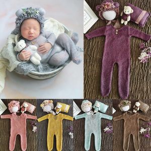 Souvenirs 4 pièces/ensemble vêtements pour bébé né accessoires de pographie bébé barboteuse combinaison chapeau oreiller ensemble avec poupée ours mignon Po tenues de tir 230317