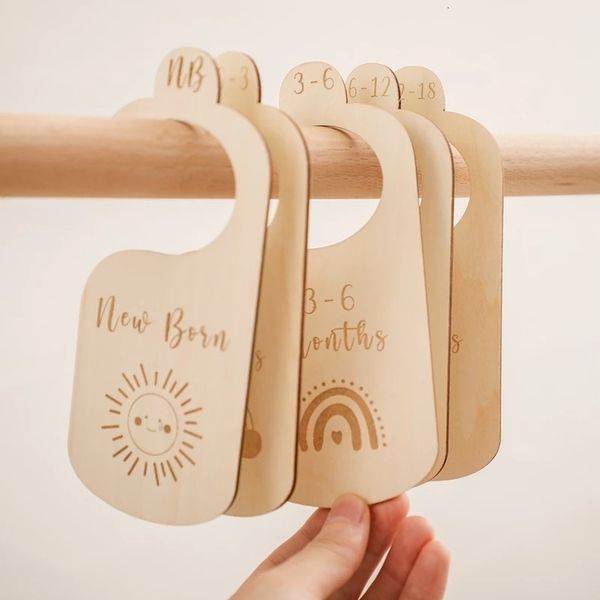 KeepSakes un bébé Set Nursery Closet Dividers Organisateurs de vêtements arc-en-ciel en bois Commémoration de la garde de la croissance pour les fournitures de né 230504