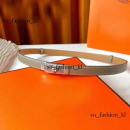 Kellyy Ceinture Femmes Designer Étroite Silencieuse Ceintures De Luxe Ceinture Gracieuse Pour Robes Mince Petite Boucle En Métal Lisse Ceinture De Designer 134