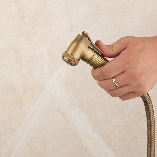 Kemaidi Antiguo Batio de latón Bidet Grabetes de bidet grifo montado en la pared con cabezal de ducha de mano Accesorios de baño