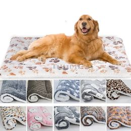 Chenils stylos grand lit de chien couverture douce flanelle coussin de couchage chien grand lit épaissi matelas de fourrure pour animaux de compagnie maison tapis chaud 231124