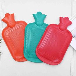 Ketels dik heet water flessen draagbare rubberen winter warme warme watertas hand warmer meisjes pocket hand voeten warme waterfles 1 stks