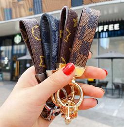 Key Chain Lanyards Fashion Designer Keychain Classic Exquisite Luxury Car Keyring Zink Alloy Letter Unisex Lanyard Metal Small Sieraden