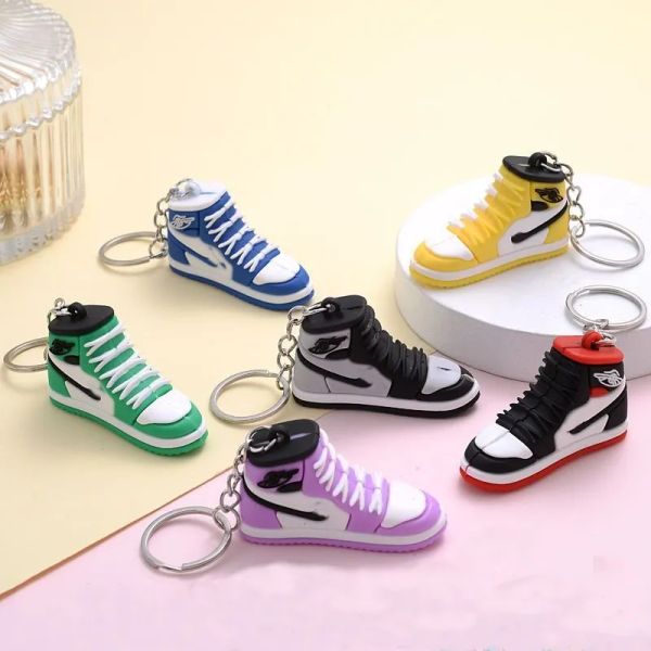 Porte-clés Porte-clés Chaînes de porte-clés de luxe de styliste, longes en PVC souple 3d, Mini baskets de sport, style entraîneur, accessoires de chaussures en résine JSGS