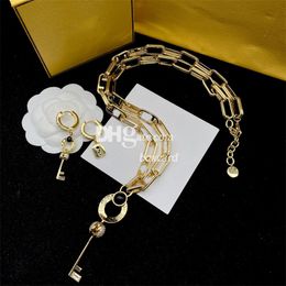 Ensemble de colliers dorés à motif clé, chaîne de luxe, boucles d'oreilles, boucles d'oreilles de styliste, pendentifs avec boîte
