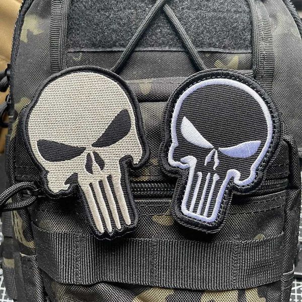 Porte-clés Patchs de crâne brodés 3D pour ClothPunisher Skull Emblème tactique Brassard militaire sur sac à dos Patch crochet et boucle J240108