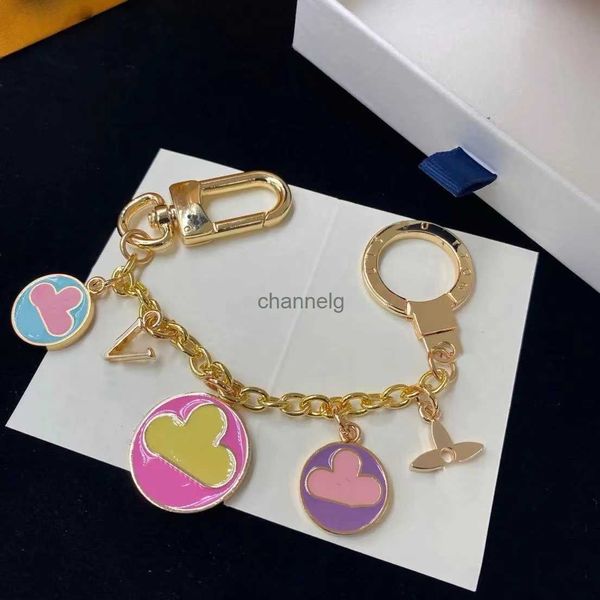 Anneaux clés Designer Lettre de trèfle V Lette Veléchain Luxury Femmes Course High Car Keyring Gold Black Metal Small Jewelry Sac Bijoux bon cadeau 240303