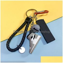 Key Rings Fashion 4 Styles 3D Basketball Shoes Keychain Party Stereoscopic Sneakers Chain Mini Sport Beyring Bag Hanger Cadeau voor mij DHQH6