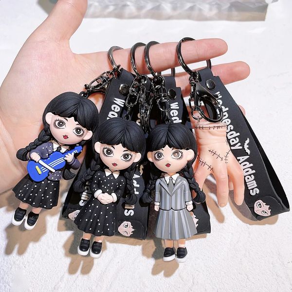 Porte-clés Horreur Mercredi Addams Silicone Porte-clés Jouet Chose Main Décor À La Maison Poupée Cartable Pendentif Halloween Costume Props 231118