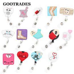 Sleutelringen Kawaii Intrekbaar vilt verpleegster Badge Reel Clip Cartoon Medicine Doctor Studenten IC ID Card Holder Office School STROP DROP SMTWW