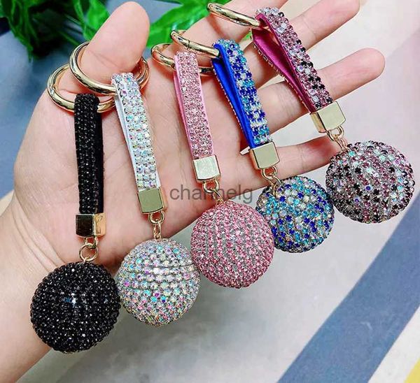 Llaveros Multicolor Rhinestone Bola de cristal Llavero de coche Correa de cuero Encanto Colgante Llavero Mujeres Hombres Llaveros de coche Joyería de moda YQ231204