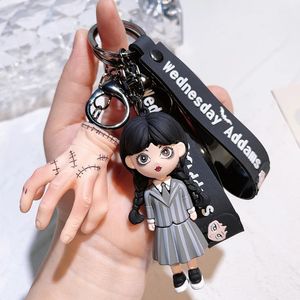 Anneaux clés Mercredi Addams Acrylique Keychain Animated Family Figure Pendant Course Gift For Fans Decoration Wholesale 231118