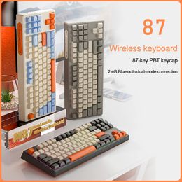 Toetsenborden 87 toetsen 24G draadloos Bluetooth 50 Dual Mode-verbinding Gaming Kantoortoetsenbord met PBT-kogelkap Regenboog Gemengde kleur Licht 231123