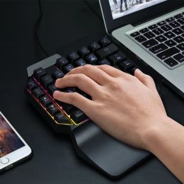 Toetsenborden F6 USB Toetsenbord OneHanded Wired 39 sleutels Lumineuze gaming -toetsenborden voor tablet kleurrijke ergonomische gamer keycap met handsteun