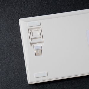 Claviers Yong Qiu 84 Kit de clavier mécanique blanc Bluetooth trois modes sans fil 84 touches en plastique remplaçable à chaud kit de bricolage personnalisé