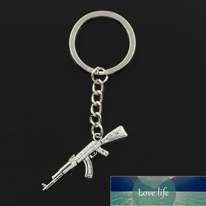 Sleutelhanger 44x15mm machine pistool Assault Rifle AK-47 hangers DIY mannen sieraden auto sleutelhanger ring houder souvenir voor cadeau fabriek prijs expert ontwerp kwaliteit Nieuwste stijl