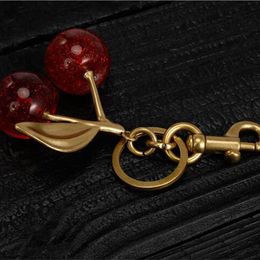 Porte-clés en cristal Style cerise rouge pour femmes, pendentif de voiture, accessoires de mode, sac à main en fruits, porte-clés exquis