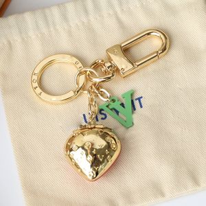 Keychain Designer Chain Sac Dames Car Keychain Men Men de lettre classique Charme Strawberry Key Ring Accessoires Fashion Accessoires Mignon Gift Exquis Nice 2024