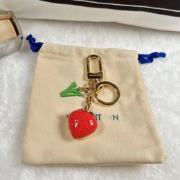 Porte-clés design V porte-clés charme de luxe dames voiture porte-clés hommes classique lettre charme fraise porte-clés accessoires de mode cadeau mignon exquis