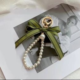 sleutelhanger designer sleutelhanger luxe sleutelhanger charme vrouwelijke autosleutelhanger Parelbedel groen lint delicate schelpen sleutelhanger paar hanger cadeau