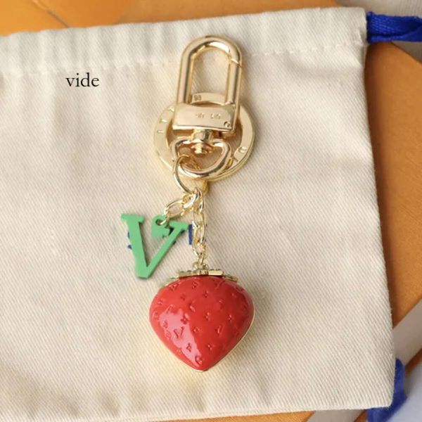 Keychain Designer Louisvutton Keychain Luxury Sac de luxe charme dames Car Keetchain Men Lettre classique Charme Strawberry Key Ring Fashion Accesso 6767