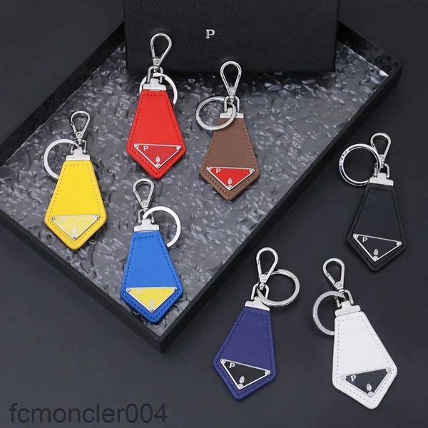 Diseñador de llavero Luxury Key Chain Diseño de cuero Temperamento de estilo versátil de estilo Versátiles Regalo de Navidad muy agradable FDV4