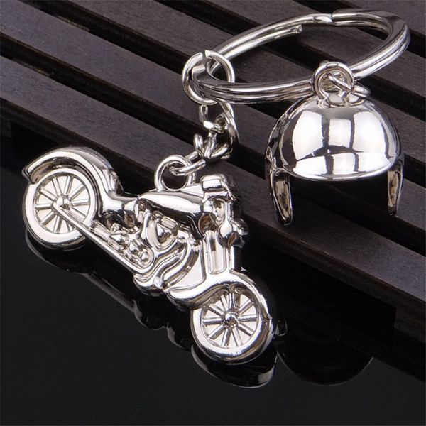 Porte-clés porte-clés casque de moto pendentif breloques porte-clés de voiture en alliage de zinc pour hommes cadeaux métal modèle de simulation 3D porte-clés bijoux