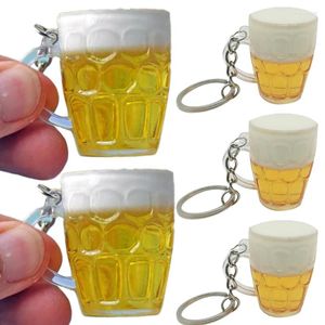 Porte-clés 1/2pcs mode simulation tasse de bière tasse porte-clés créatif résine plastique mini verre porte-clés sac pendentif cadeau pour homme