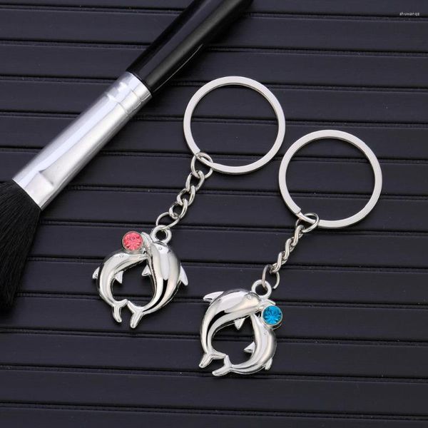 Porte-clés 1 paire beaux amoureux alliage porte-clés romantique distinctif Couple dauphin porte-clés bleu rouge cadeaux accessoire de mode 2023