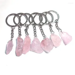 Sleutelhangers 12 stuks natuurlijke ruwe ruwe steen sleutelhanger roze kristal kwarts autosleutel houder minerale ring sieraden bulk