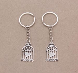 Keychains 1pcs Metal Zink Alloy Love Bird Cage Vintage Key Chain Geschikt voor dameszak paar mode sleutelhanger cadeau