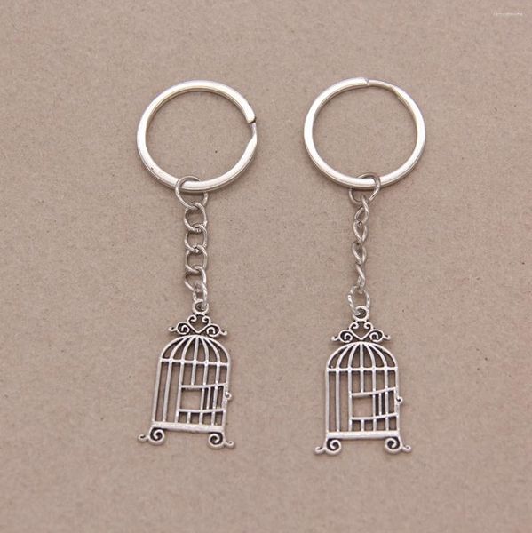 Keychains 1pcs Metal Zinc Alloy Simulation Bird Cage Vintage Key Chain adapté aux sacs pour femmes Couple de mode Keychain Gift