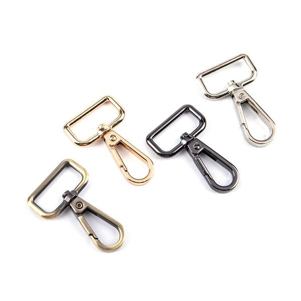 Llaveros 1pcs Clips de gatillo Hebillas Gancho de seguridad desmontable de metal para correa de cuero / Cinturón Llavero Correa Bolsa para mascotas Ganchos de correa 4ColorsKeychain